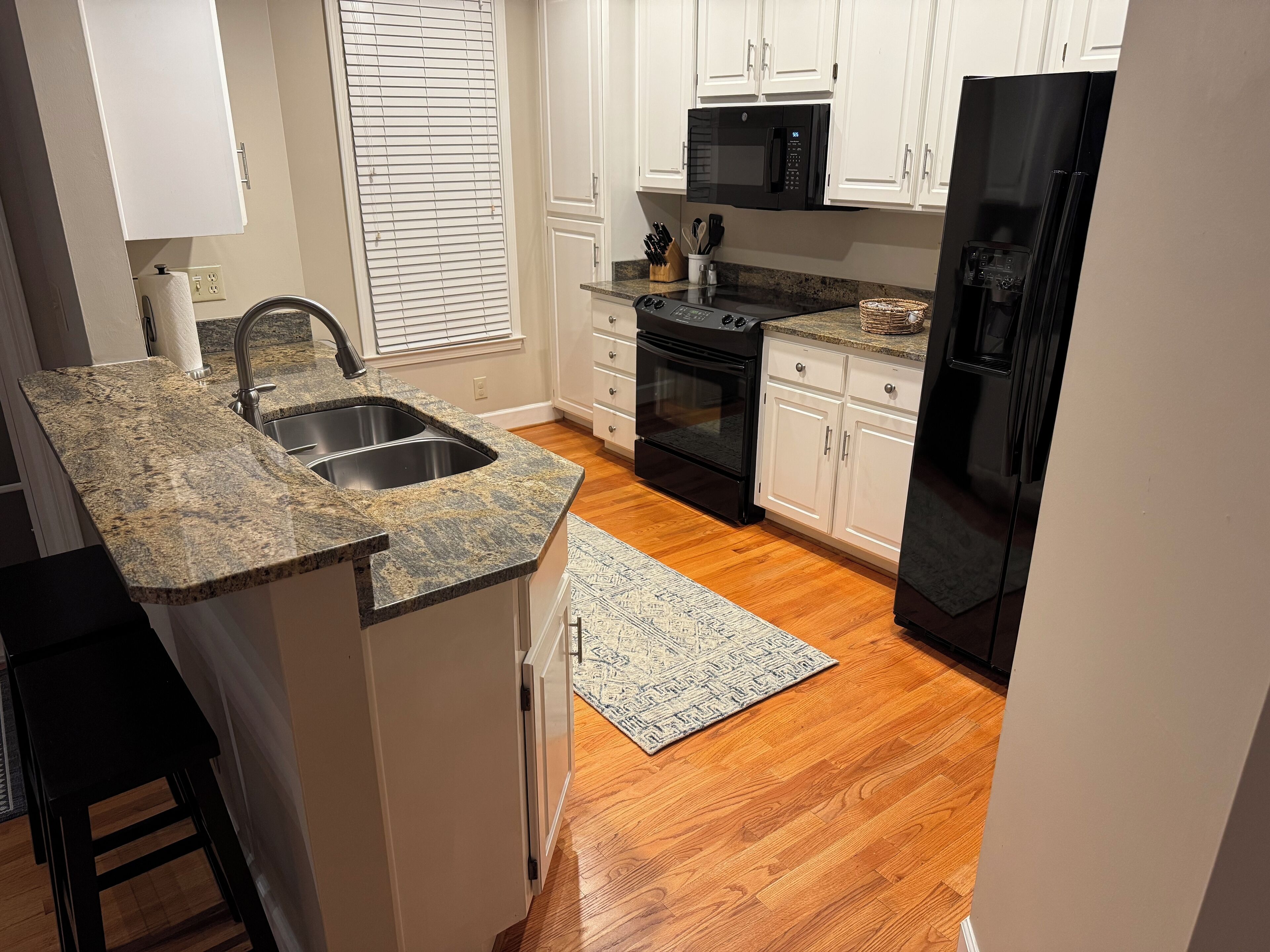 冰箱、微波炉、烤箱、炉灶