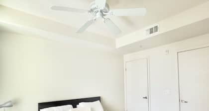 Chic 1-bedroom apartment in marvelous West Hollywood with fitness room, AC