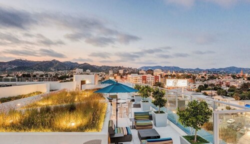 Chic 1-bedroom apartment in marvelous West Hollywood with fitness room, AC