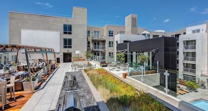 Chic 1-bedroom apartment in marvelous West Hollywood with fitness room, AC