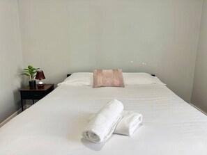 3 bedrooms, iron/ironing board, free WiFi, bed sheets