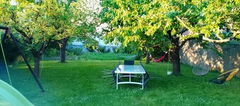 Two-bedroom apartment in a house, for 2 to 4 people, Shaded garden