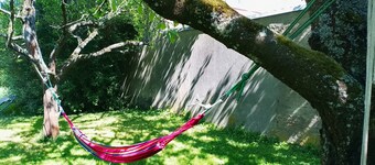 Two-bedroom apartment in a house, for 2 to 4 people, Shaded garden