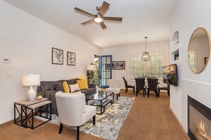 Smart TV, fireplace - La Quinta Villa, 1 BR with separate living room, Patio,Fireplace, Kitchen-063746 (La Quinta)