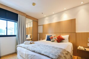 1 chambre, fer et planche à repasser, draps fournis