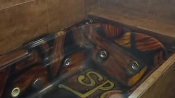 Superior Double Room, 1 Bedroom | Bathroom | Towels, soap, toilet paper