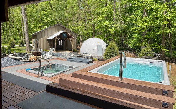 Outdoor pool, a heated pool