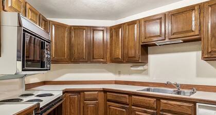 Cozy private 1-bedroom condo with AC next to Volunteer park 欢迎