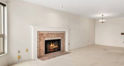 Cozy private 1-bedroom condo with AC next to Volunteer park 欢迎