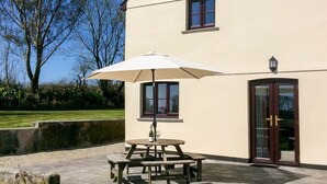 Unclassified image, 4 of 39, button - Chalet in Devon Near Tarka Trail & Fishing Lakes (Holsworthy)