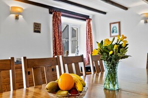 Dining - Chalet in Devon Near Tarka Trail & Fishing Lakes (Holsworthy)