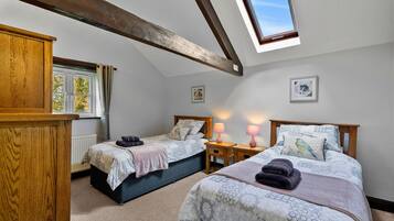 Cottage | 4 bedrooms, iron/ironing board