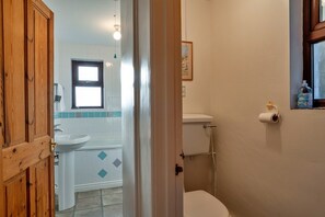 Cottage | Bathroom - Cottage in Cornwall With Stunning Sea Views (Penzance)