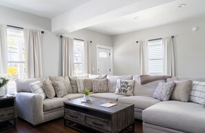 Smart-TV, Bücher, Stereoanlage