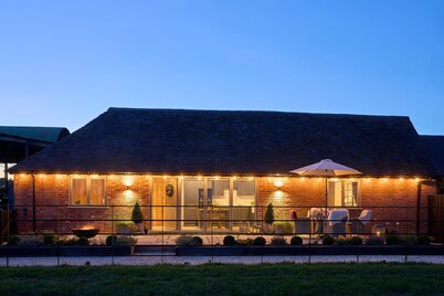 Cottage With Private Wood Fired hot tu, No Deposit