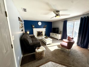 Smart TV, fireplace, books, offices