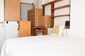 1 bedroom, bed sheets -  M419 – Marcelli, one bedroom apartment eith terrace and air conditioning (Marcelli)