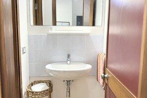 Dusche, Bidet, Handtücher