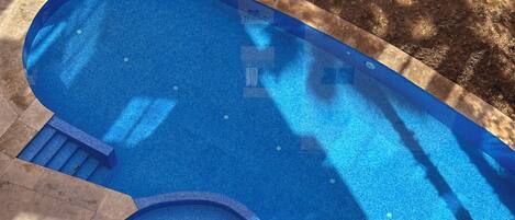 حمّام سباحة خارجي