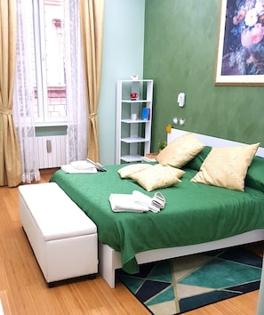 2 bedrooms, iron/ironing board, WiFi, bed sheets