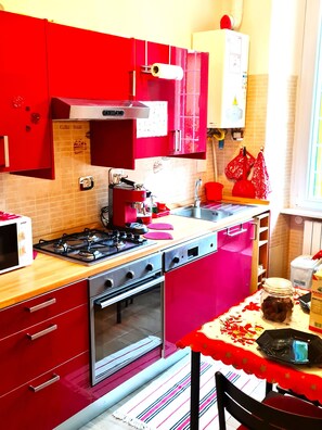 Fridge, microwave, oven, dishwasher