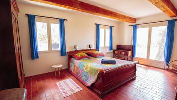 3 chambres, fer et planche Ă repasser, Wi-Fi, draps fournis