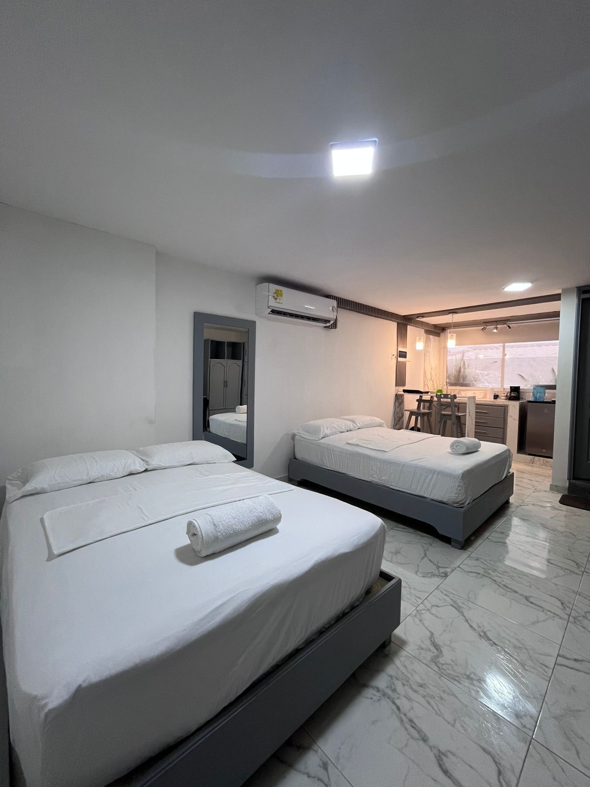 1 habitación, escritorio, wifi gratis y ropa de cama 