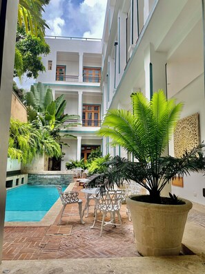Outdoor pool - Boutique Hotel Casa Grande, Tropical Journey Familiar Suite, 2 BR (Santo Domingo)