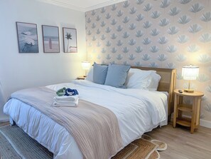 4 habitaciones, tabla de planchar con plancha y cuna de viaje 