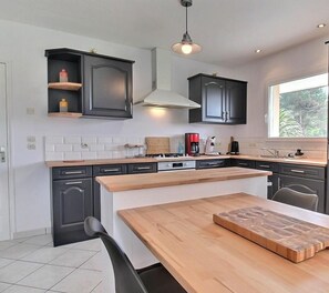 Fridge, microwave, oven, stovetop - Ty Camille - PLOUBAZLANEC (PLOUBAZLANEC)
