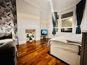 2 chambres, fer et planche à repasser, Wi-Fi, draps fournis