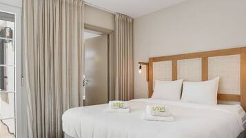 3 chambres, coffres-forts dans les chambres, fer et planche à repasser