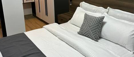 1 chambre, coffres-forts dans les chambres, fer et planche à repasser