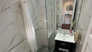 Toallas, jabón, papel higiénico