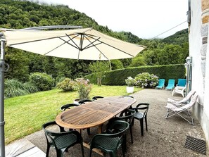 Outdoor dining - Gîte PEE - AYDIUS - Gîte (AYDIUS)