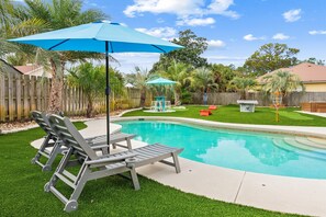 A heated pool - 5 min to beach, Sleeps 16, Heated Pool, Hot Tub, Game Room, Mini Golf (Panama city beach)