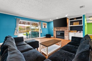 Smart TV, videojuegos, mesa de ping pong