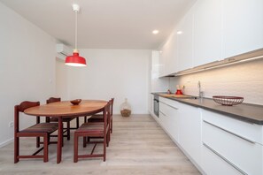 Appartement, balcon, vue mer | Restauration dans la chambre