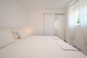 Apartment, Sea View | Desk, laptop workspace, iron/ironing board, free WiFi - Beachfront apartments Nincevic (Trogir)