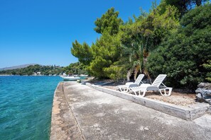 Beach - Beachfront apartments Nincevic (Trogir)