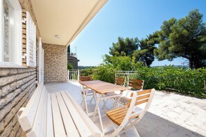 Exterior - Beachfront apartments Nincevic (Trogir)