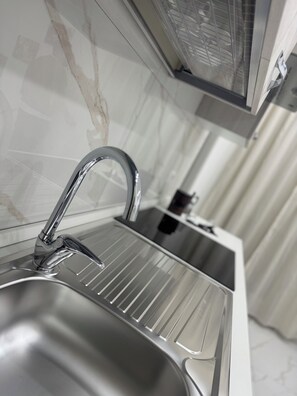 Fridge, stovetop, coffee/tea maker, electric kettle