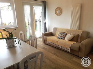 Télévision, table de tennis de table