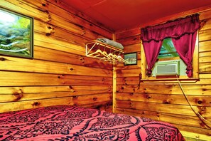 1 chambre, fer et planche à repasser, draps fournis