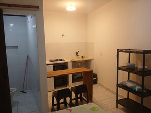 1 habitación, cortinas blackout y sistema de insonorización 