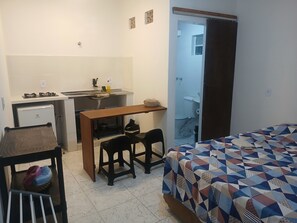 Loft, Garden View | Private kitchen | Stovetop, cookware/dishes/utensils