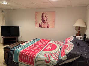 4 bedrooms, iron/ironing board, Internet, bed sheets
