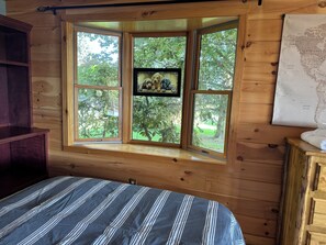 4 多间卧室、熨斗/熨衣板、上网接入、床单