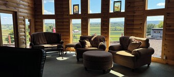Spacious 5-bedroom house with AC, WiFi in amazing Lewisburg Private Indoor Pool