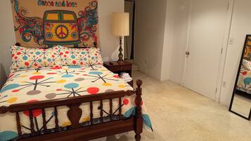 5 bedrooms, desk, iron/ironing board, travel cot